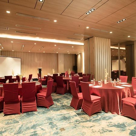 Louis Kienne Cikarang Hotel & Service Apartment Bekasi Exterior foto