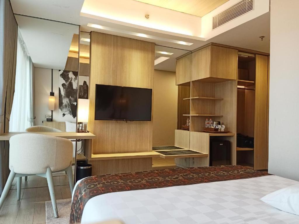 Louis Kienne Cikarang Hotel & Service Apartment Bekasi Exterior foto