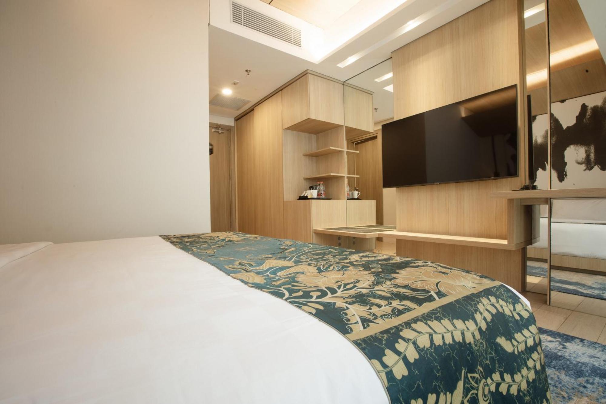 Louis Kienne Cikarang Hotel & Service Apartment Bekasi Exterior foto